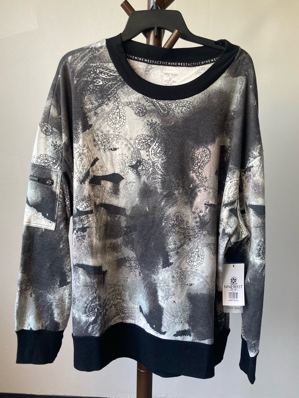 Nine West active paisley print pattern crewneck top zip pocket on sleeve M